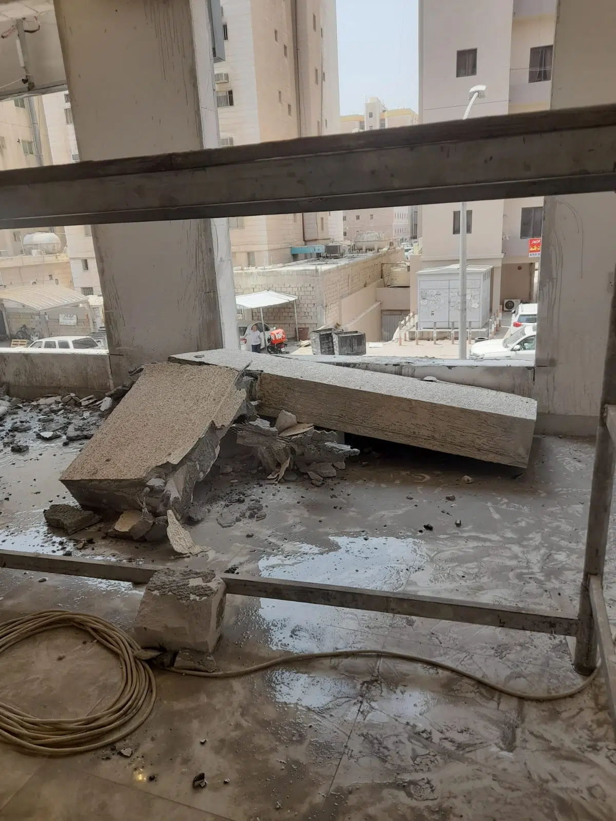 عازل اسطح الكويت عزل مائي يمنع تسرب المياه